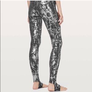 Limited Edition - Movement to movement tight